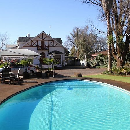 The Oak Potch Guesthouse Potchefstroom Bagian luar foto
