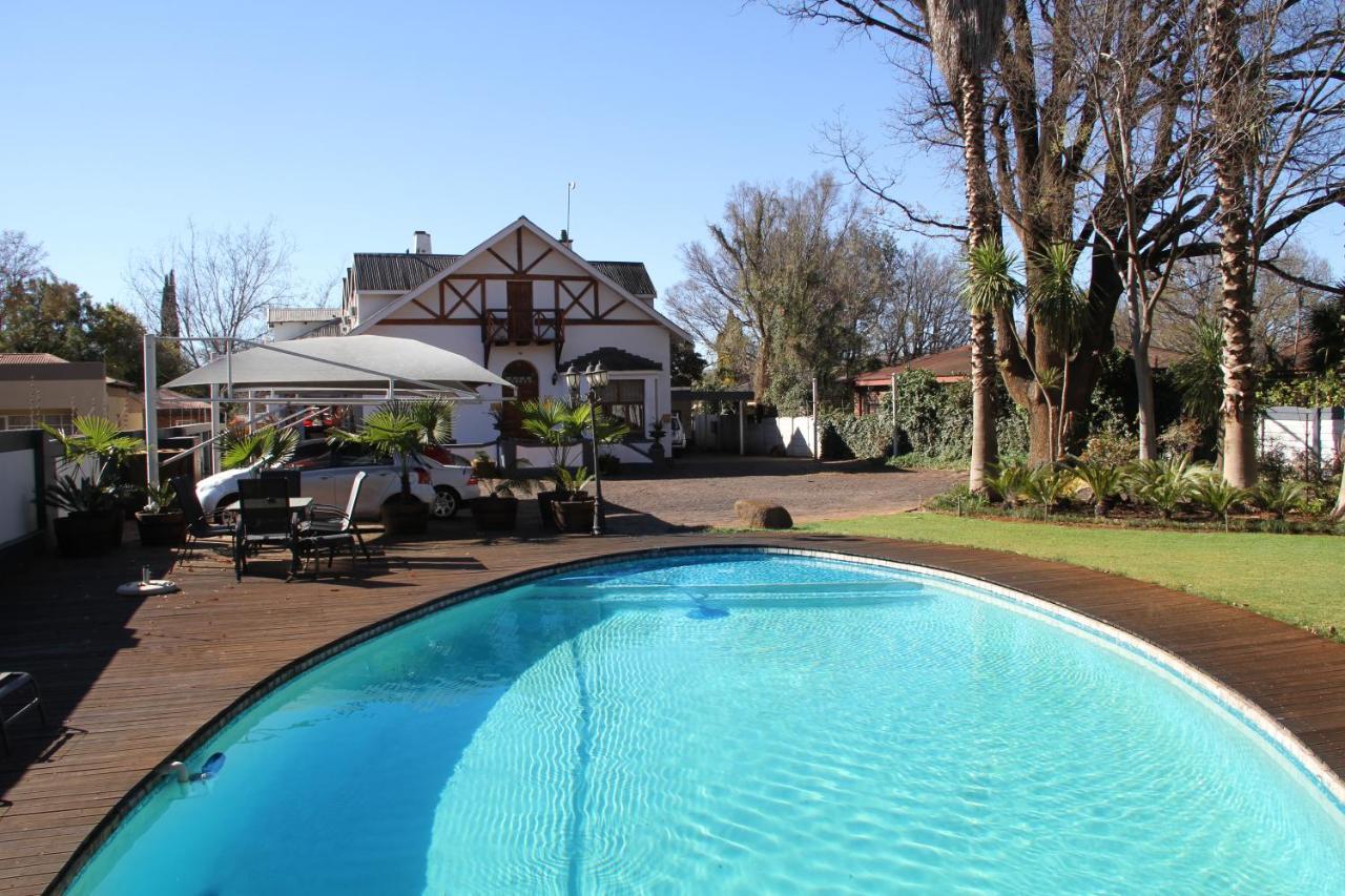 The Oak Potch Guesthouse Potchefstroom Bagian luar foto