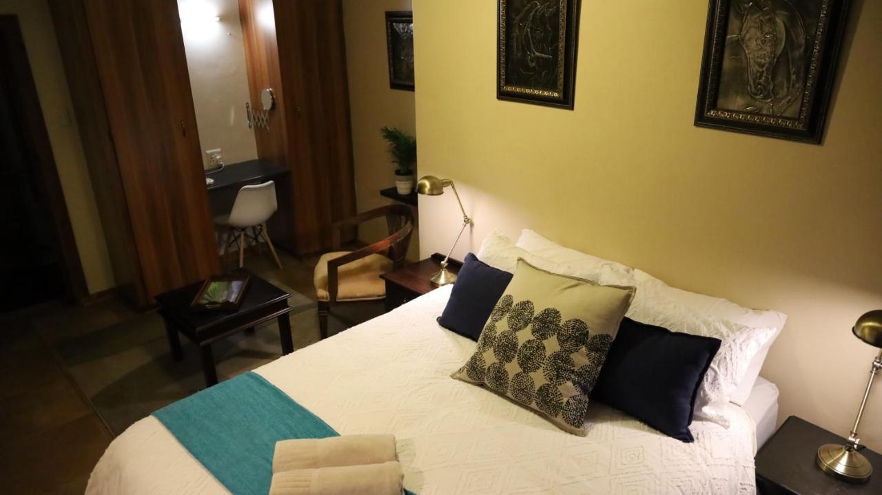 The Oak Potch Guesthouse Potchefstroom Bagian luar foto