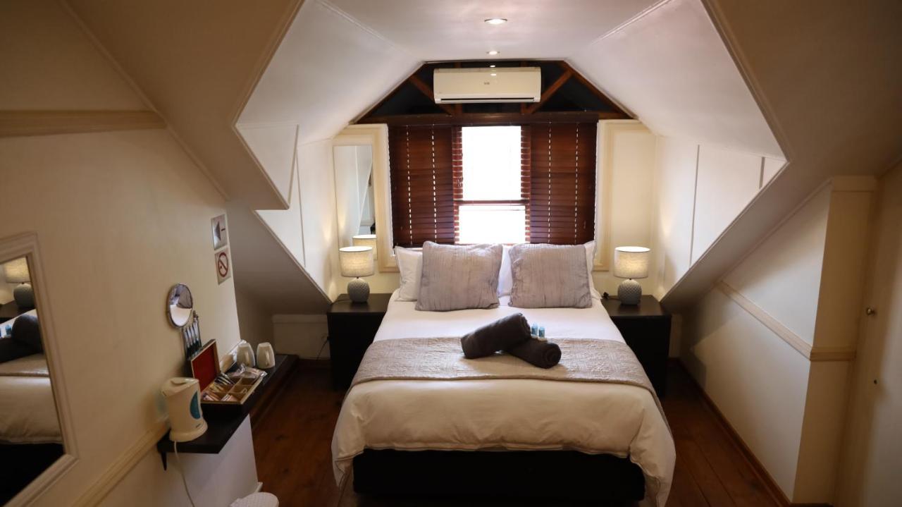 The Oak Potch Guesthouse Potchefstroom Bagian luar foto