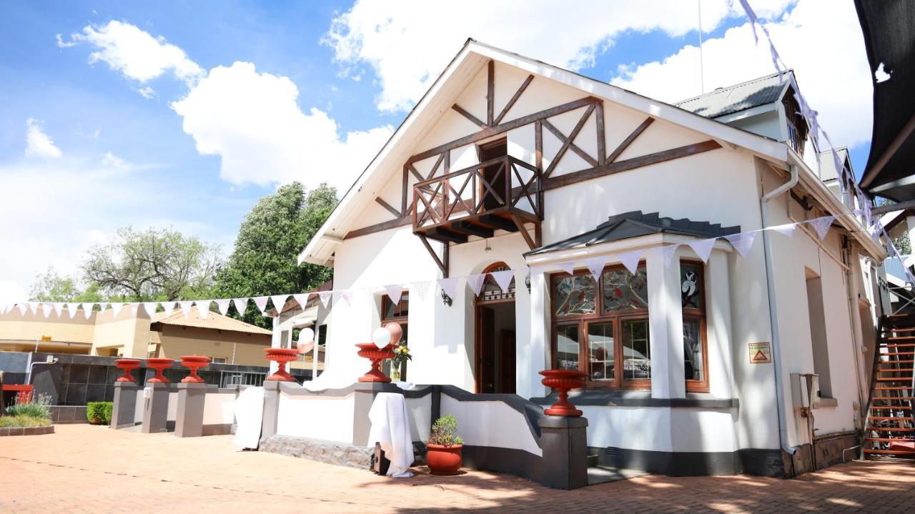 The Oak Potch Guesthouse Potchefstroom Bagian luar foto