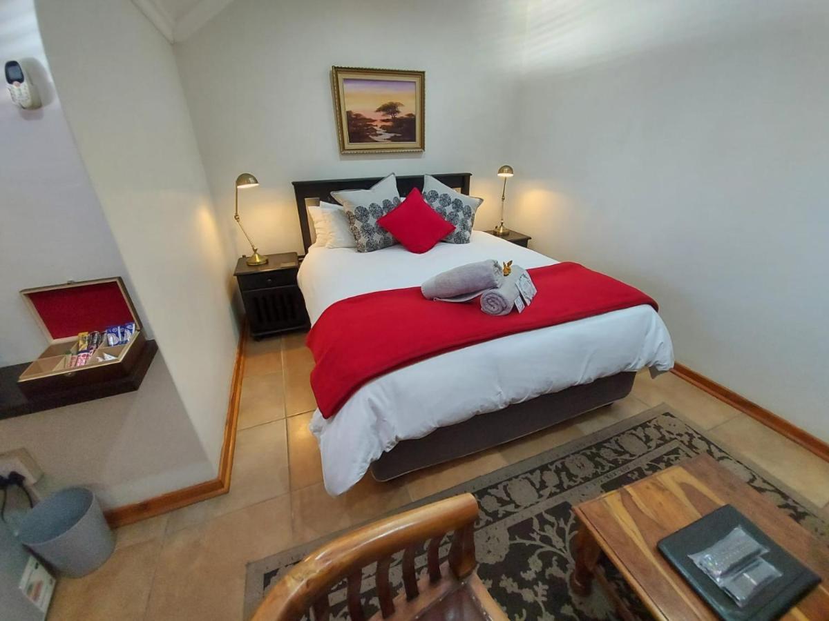 The Oak Potch Guesthouse Potchefstroom Bagian luar foto