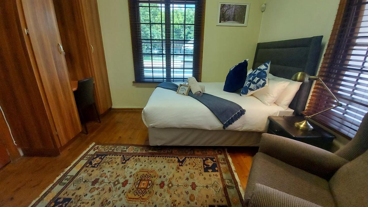 The Oak Potch Guesthouse Potchefstroom Bagian luar foto