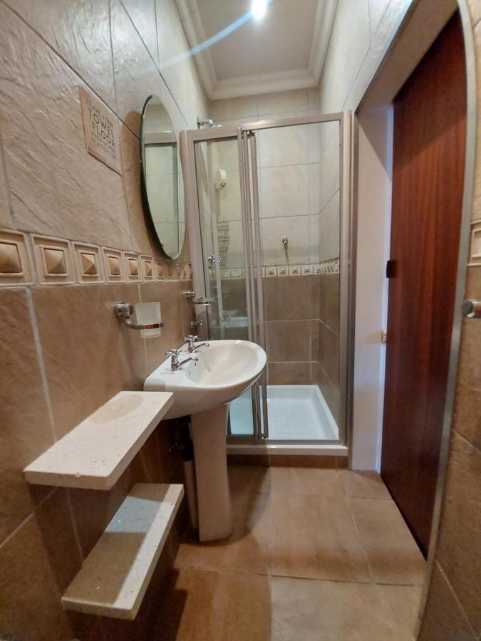 The Oak Potch Guesthouse Potchefstroom Bagian luar foto